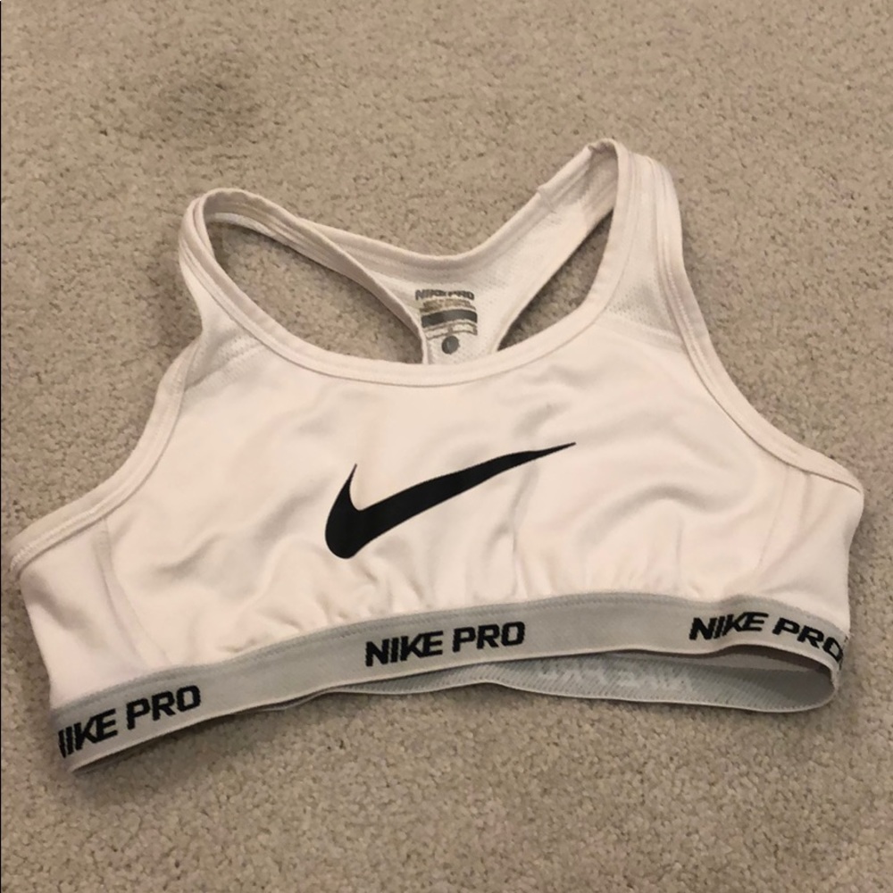 white nike pro sports bra